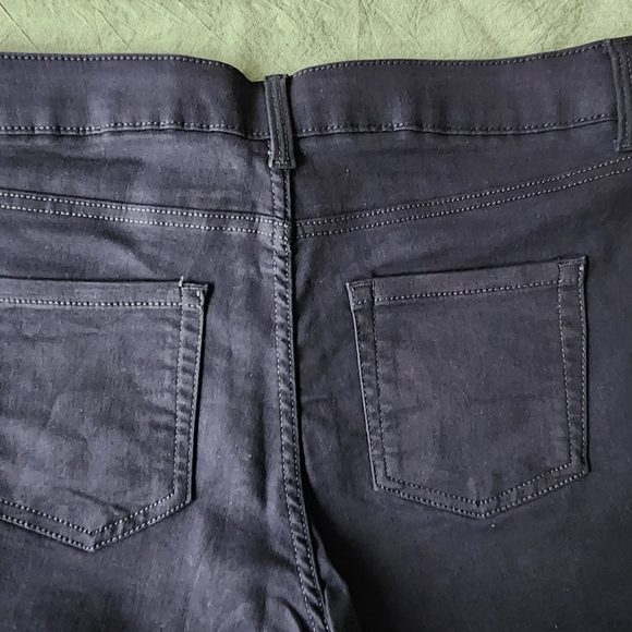 Liz Claiborne mid-rise slim leg jeans - Picture 3 of 3